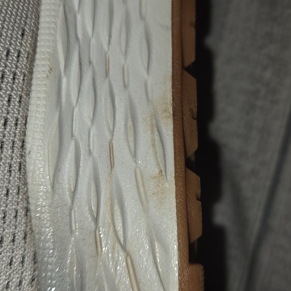 New Balance Women's Fresh Foam Arishi Running Shoes Gray/White/Tan Size 7.5 - Picture 11 of 12